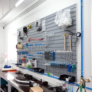 FlexiSlot® Lamellenwand Kachel Silver Frame